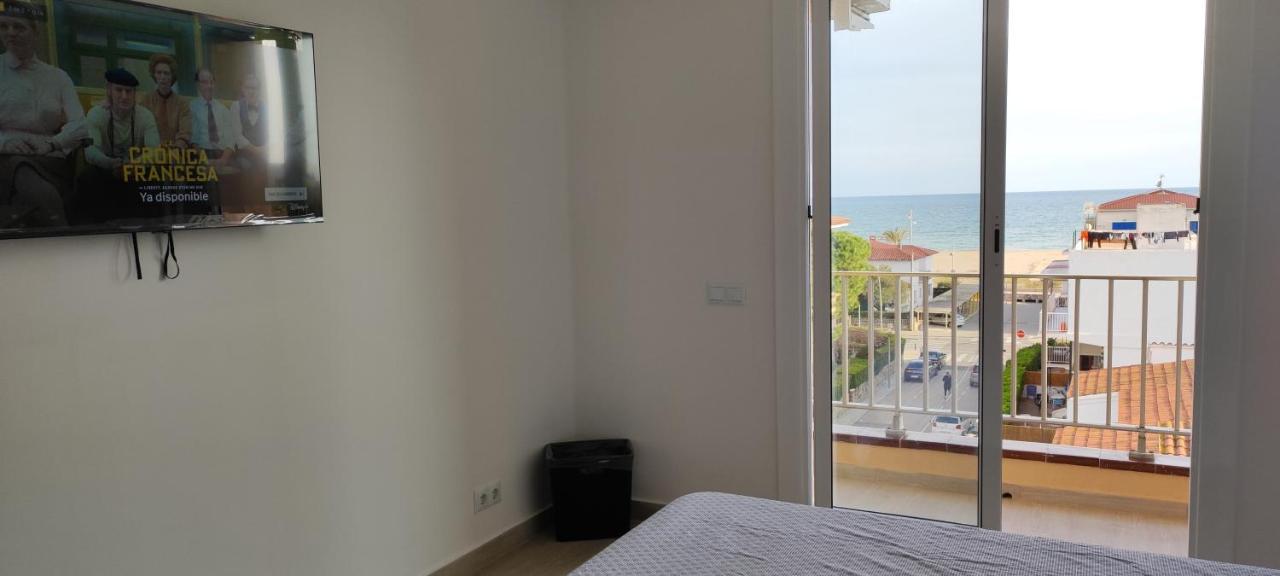 Acogedor Estudio En La Playa, Con Vistas Al Mar, Y Piscina Comunitaria Сант Салвадор Екстериор снимка