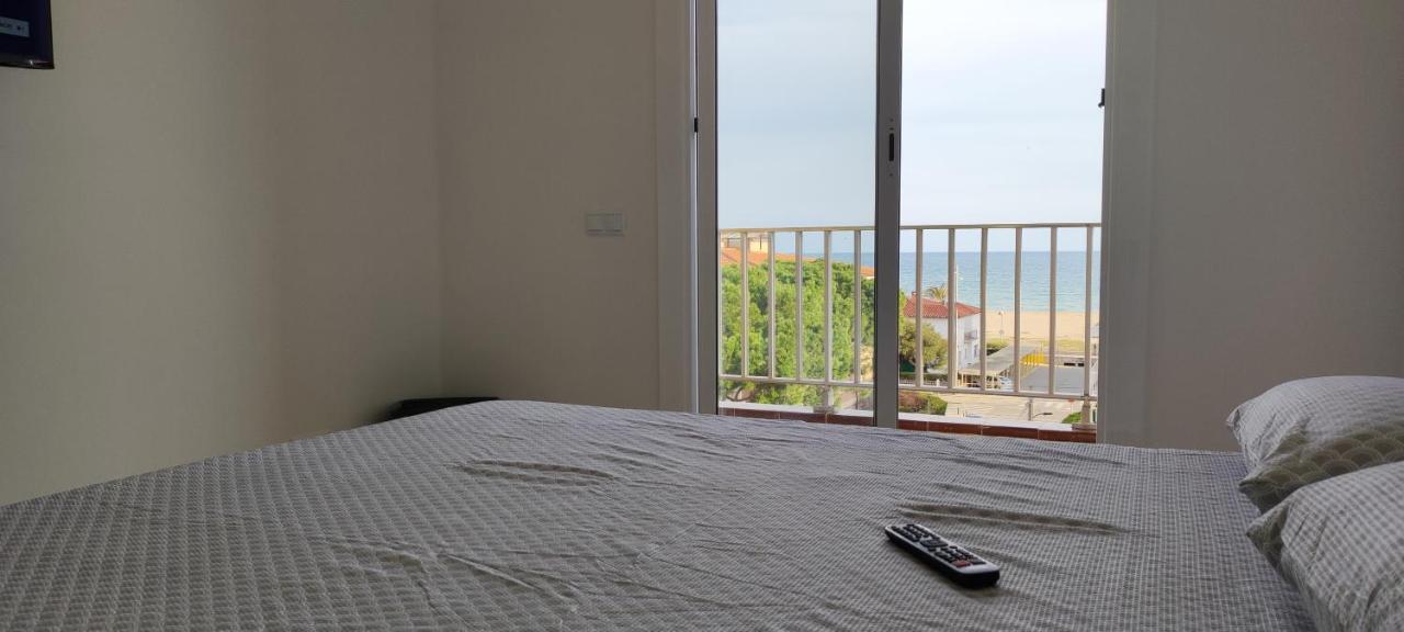 Acogedor Estudio En La Playa, Con Vistas Al Mar, Y Piscina Comunitaria Сант Салвадор Екстериор снимка